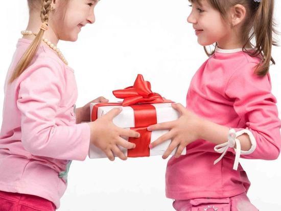 Российские военные передали новогодние подарки сирийским детям в том числе и от жителей Оренбургской области