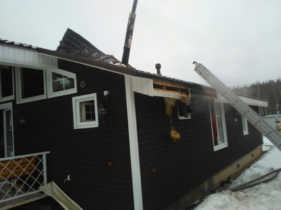 В Некрасовском районе сгорел дом-дача