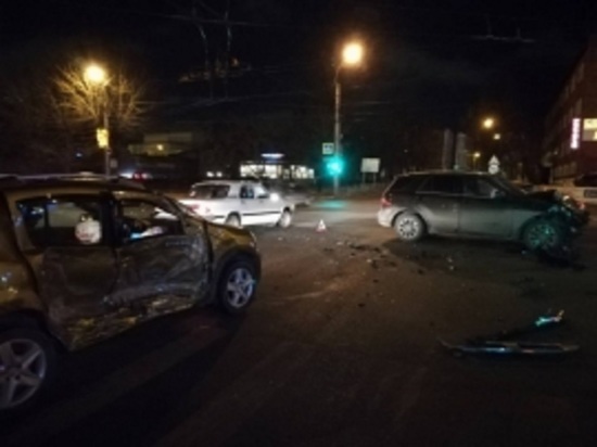 Крупная авария в центре Иваново столкнулись две иномарки