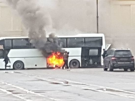 Костромские школьники не пострадали в загоревшемся автобусе в Санкт-Петербурге