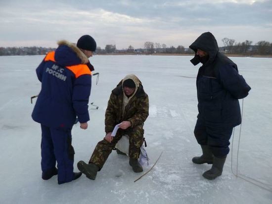Жителей Костромского края просят не испытывать судьбу и не выходить на лед