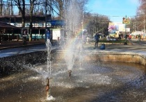 Пока на Ставрополье установилась относительно тёплая погода, на центральной аллее включили фонтан