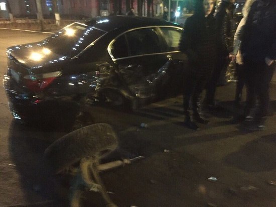 У «БМВ» оторвало колесо: в центре Ярославля произошло ДТП 