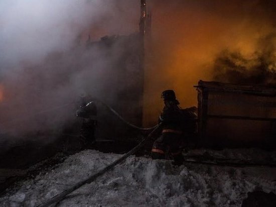 Многодетную семью, дом которой сгорел вчера  под Костромой, в беде не оставят