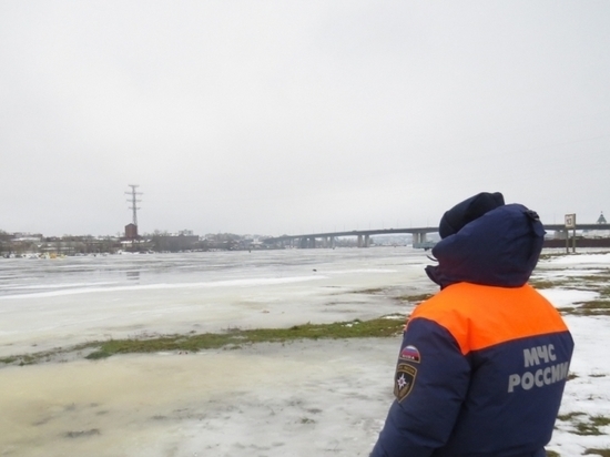 Спасатели рассказали, где самый тонкий лед на костромских реках