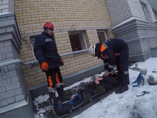 В Ярославле подросток выпрыгнул с третьего этажа 