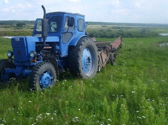 Житель Орловской области съездил за алкоголем на тракторе