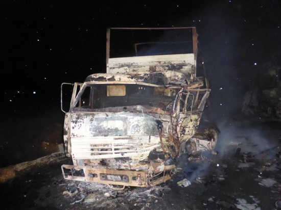 В Калмыкии в результате столкновения сгорели два грузовика