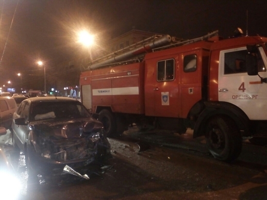 В Оренбурге пожарная машина попала в ДТП