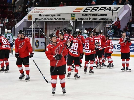 Новокузнецкие хоккеисты выиграли десятый матч подряд в серии игр ВХЛ 