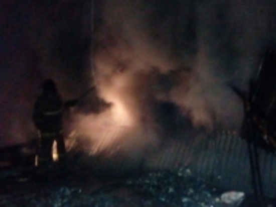 В Переславле 4 часа тушили пожар в гаражном кооперативе