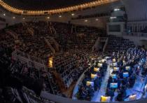 Исполнение классики симфоническим оркестром собрало в зале столичной филармонии  полит-бомонд из региона