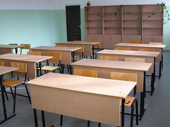 12 школ Приангарья чуть не остались без мебели