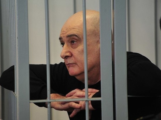 Уголовный процесс над Девлетханом Алихановым подходит к концу, а загадок в нем не становится меньше