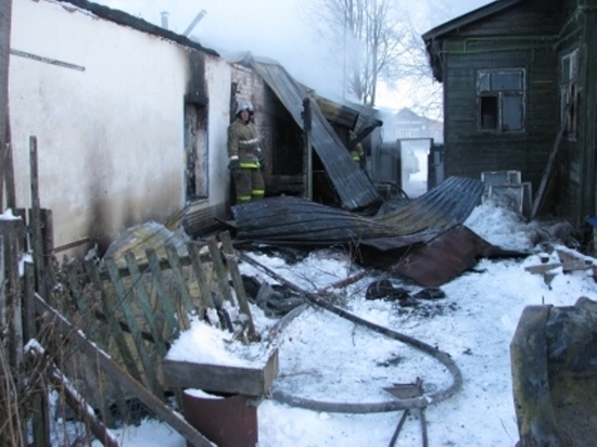 Под Костромой сгорел двухквартирный дом