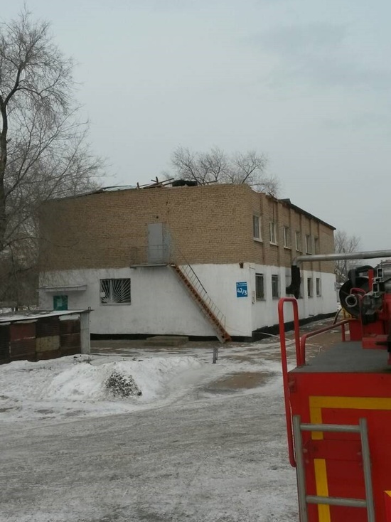 В Оренбурге ветер сорвал работу «Детского эколого-биологического центра» и его крышу  