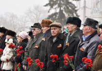 У мемориала «Вечная Слава» в краевой столице состоялся торжественный митинг, посвященный 75-й годовщине освобождения Ставрополя от немецко-фашистских захватчиков