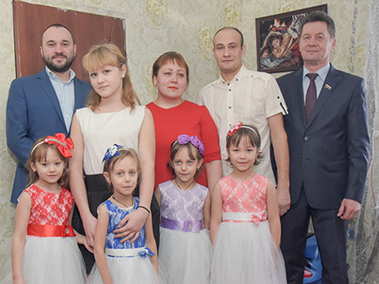 Многодетная семья из Исетского района получит новое жилье Многодетная семья из Исетского района получит новое жилье