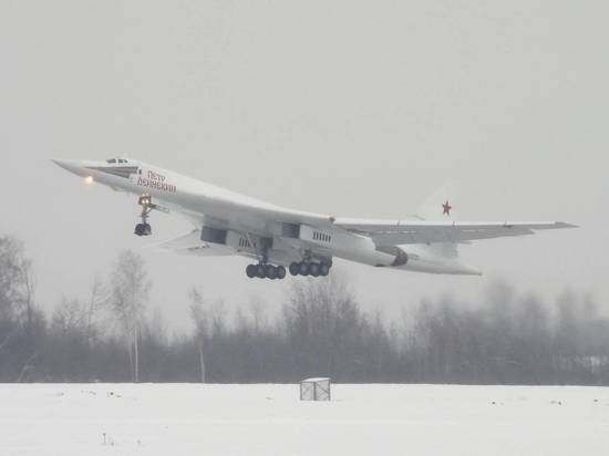 Модернизированный «Белый лебедь» поднялся на 300 метров в небе над Казанью