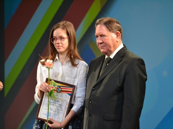 В Татьянин день губернатор Александр Михайлов наградил особо отличившихся представителей талантливой молодежи региона