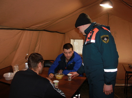 Спасатели согрели замершего дальнобойщика в Нижегородской области