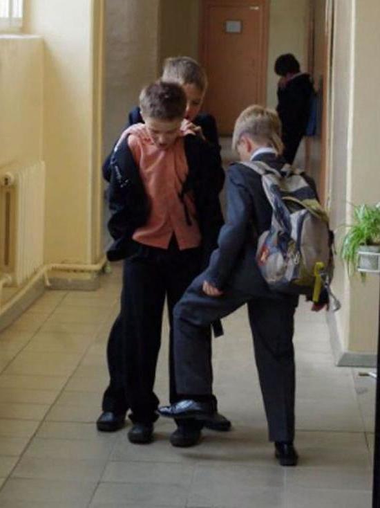 В школах Иркутской области начнут выявлять изгоев