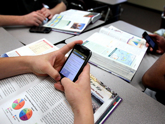 Тамбовские школьники смогут пользоваться смартфонами во время уроков