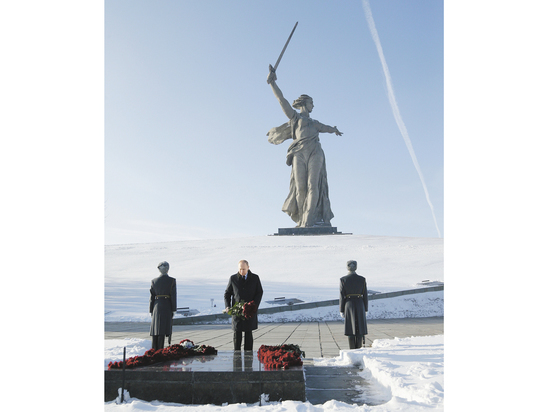 Президент побывал на местах Сталинградской битвы