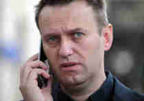 Утром 5 февраля в квартиру Алексея Навального пришли сотрудники правоохранительных органов и принесли ему две повестки на допрос
