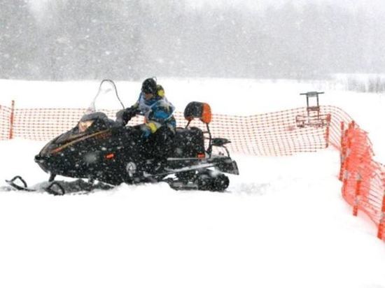 Фестиваль снегоходной техники в Костроме прошел в снегопад