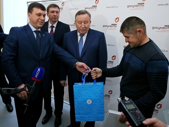 «Ростелеком» поздравил миллионного пользователя портала госуслуг в Алтайском крае