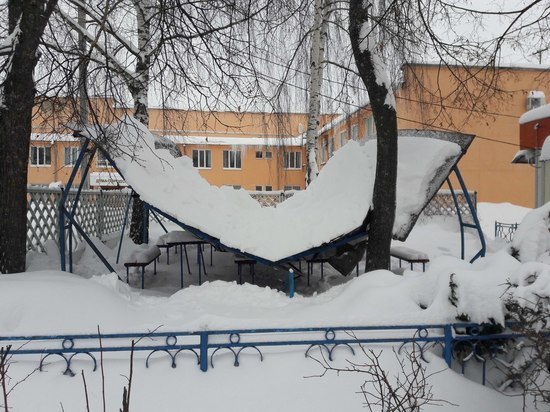 Крыша кафе под Костромой рухнула под тяжестью снега