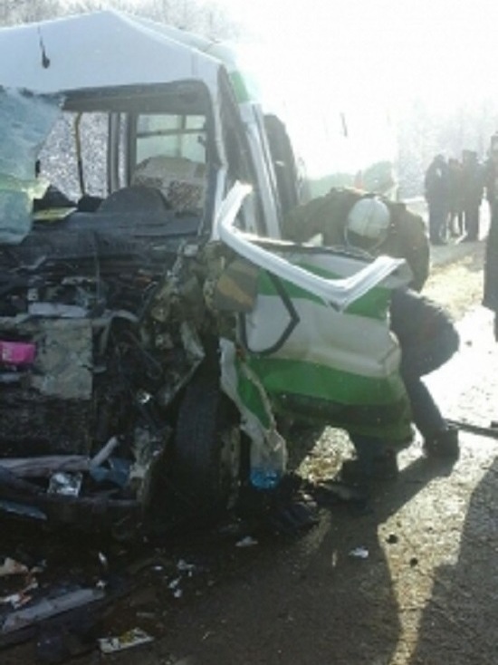ДТП с двумя автобусами: шестеро пострадавших, водителя "Фиата" "вырезали" из машины