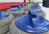 Зимние Олимпийские игры в Пхенчхане продолжают набирать обороты, и это несмотря на то, что официальная церемония открытия пройдет только завтра, 9 февраля. В первый же день главного старта четырехлетия дебютировала новая дисциплина керлинга - дабл-микст. Россияне Александр Крушельницкий и Анастасия Брызгалова уже успели провести две игры и во втором туре победили Норвегию.