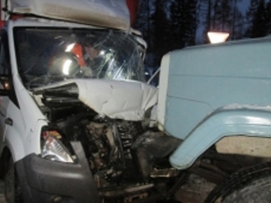 В Ярославской области на трассе М-8 столкнулись три грузовика
