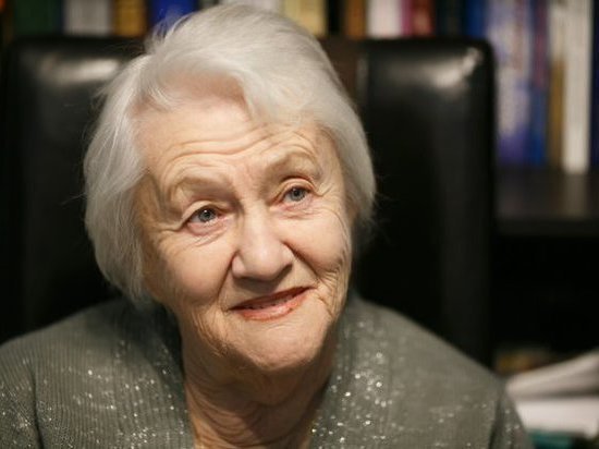 Волгоградская актриса 90-летняя Вера Семенова рассказывает зрителям о любви и войне