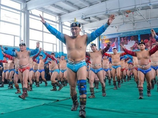 Сильнейшие борцы Тувы соревновались в преддверии национального праздника Шагаа