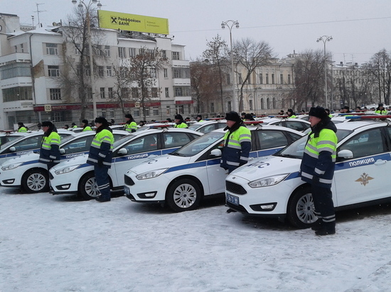 К мэрии Екатеринбурга подогнали около десятка автозаков 