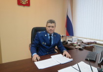 Прокурор Барнаула старший советник юстиции Владимир Елизаров провел прямую линию с читателями «МК на Алтае»