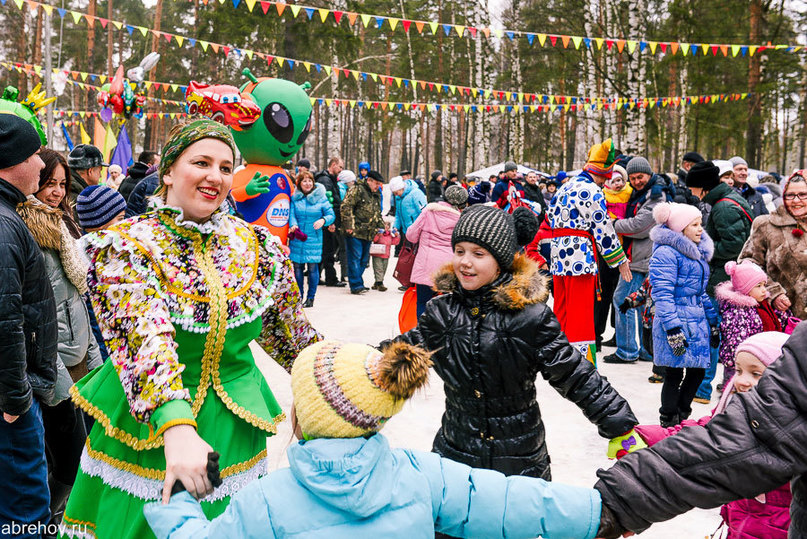 Народный кострома. Масленица в Берендеевке. Кострома Костромская Слобода Масленица гуляние. Масленица в Слободе Кострома. Масленица в Костроме.