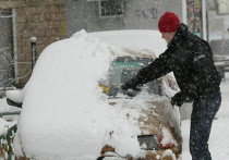 Зимой освобождение машины от снега и льда превращается в рутинную операцию
