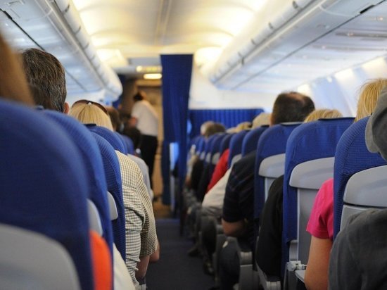 В Оренбурге самолет совершил вынужденную посадку из-за смерти пассажира во время полета
