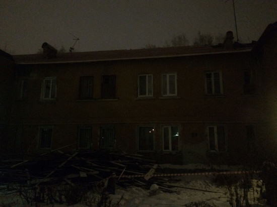 В Екатеринбурге в доме обрушился потолок: пострадал дед и два его внука