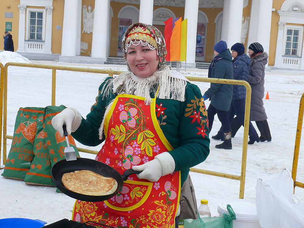 Зиму проводили по-русски весело и жарко