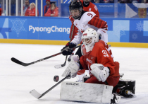На Олимпийских играх в Пхенчхане 19 февраля состоялись полуфинальные матчи женского хоккейного турнира. В одном из поединков сошлись сборные России и Канады, и, увы, результат группового этапа был полностью повторен - 5:0 в пользу "кленовых листьев".