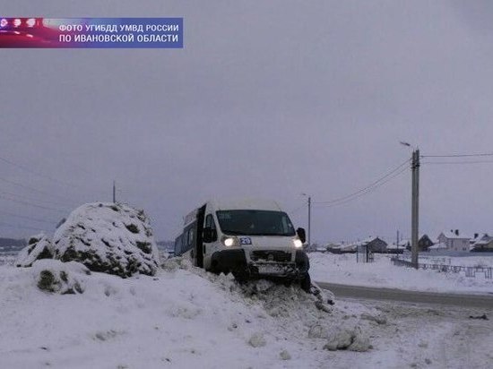 Сугроб спас: в Иванове маршрутка с пассажирами едва не вылетела в кювет