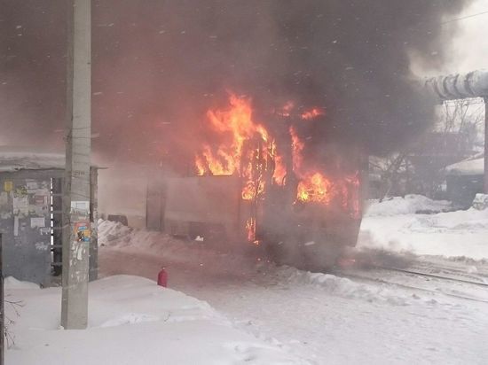 Трамвай сгорел в Заводском районе Кемерова 