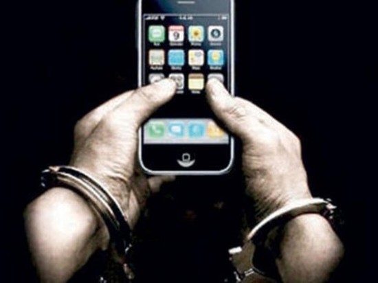 В Саранске осудили двух рецидивистов, укравших дорогой смартфон из салона