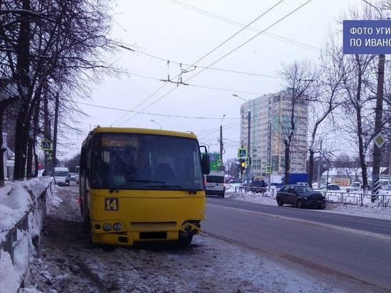 В Иванове столкнулись «Рено» и рейсовый автобус