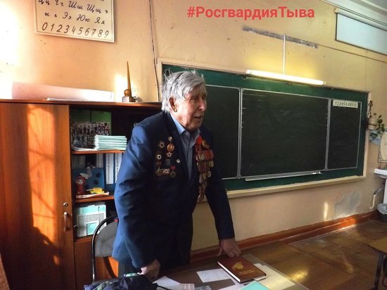 В Туве 92-летний фронтовик Георгий Абросимов провел урок мужества 
